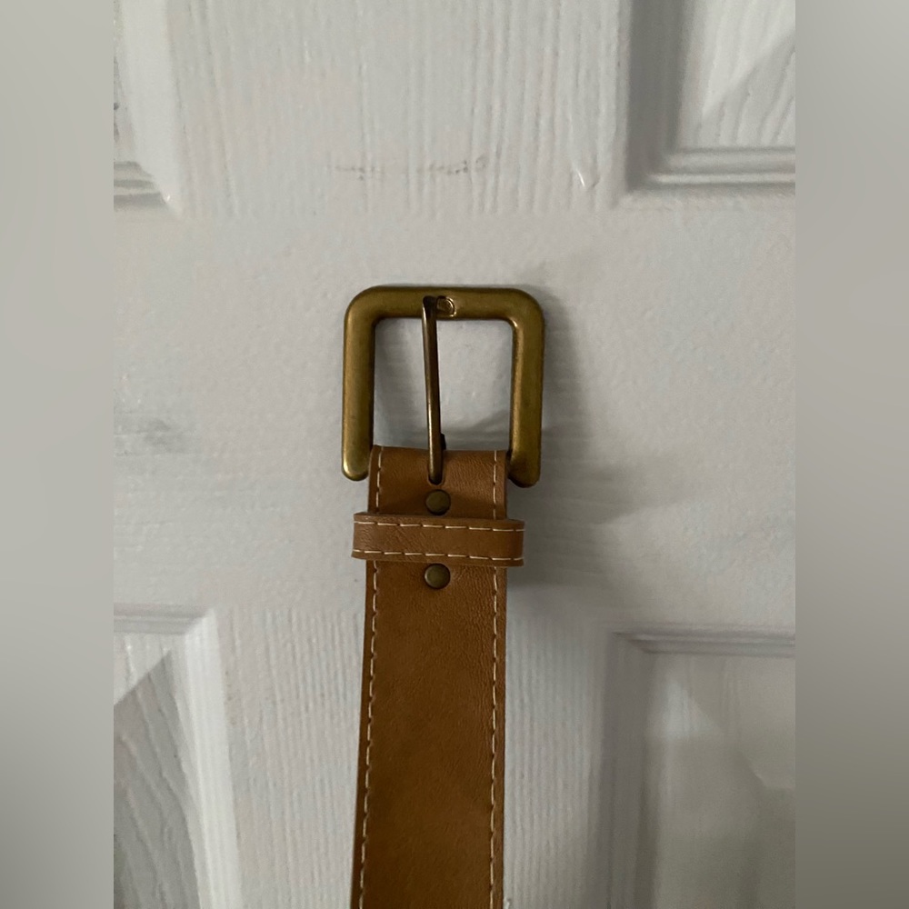 womans brown belt